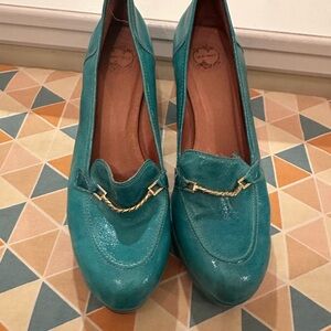 Elegant Teal Loafers with Gold Accent